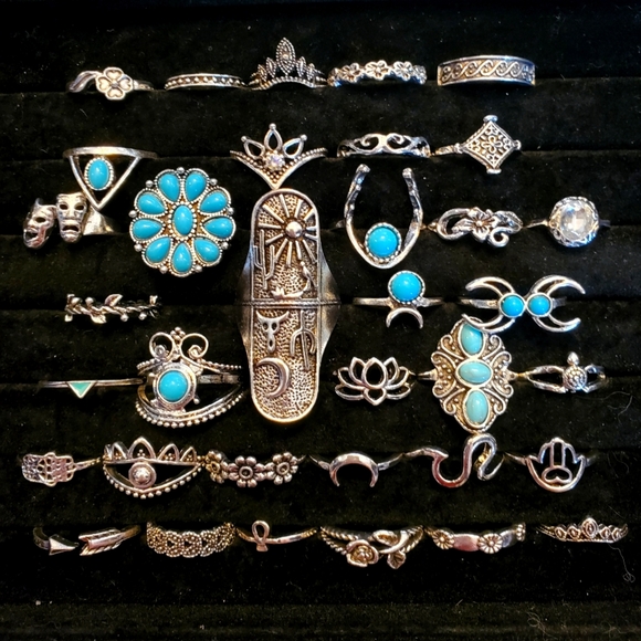 Jewelry - Lot of 35pcs fashion rings
